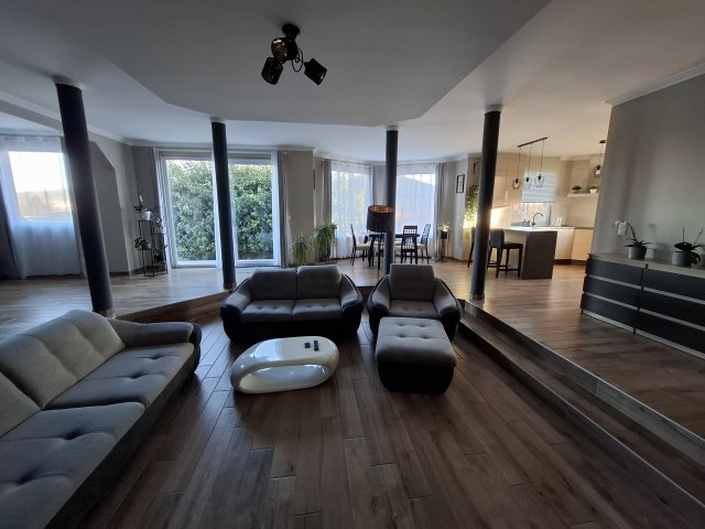 Eladó családi ház, Mendén, Péceli utcában 128 M Ft, 5 szobás