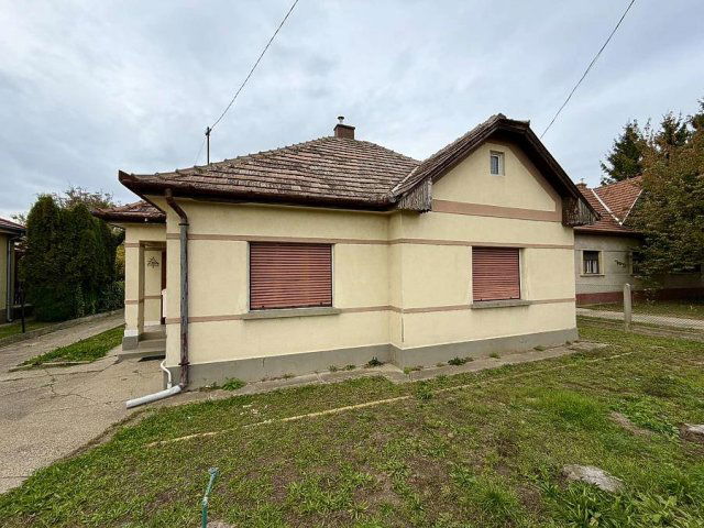 Eladó családi ház, Vácon 95 M Ft, 2 szobás