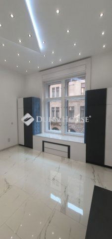 Kiadó téglalakás, albérlet, Budapesten, V. kerületben, 3 szobás