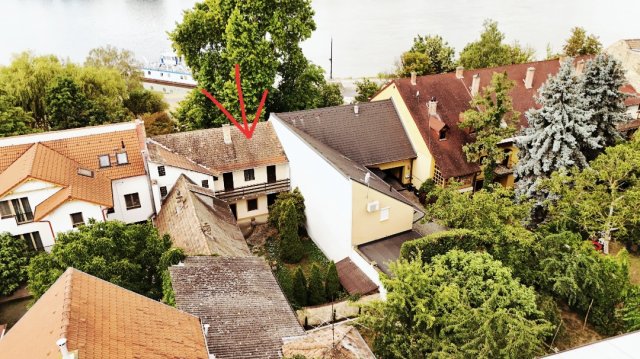 Eladó sorház, Vácon 169.9 M Ft, 6+4 szobás
