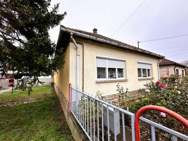 Eladó családi ház, Sarkadon 28 M Ft, 2 szobás