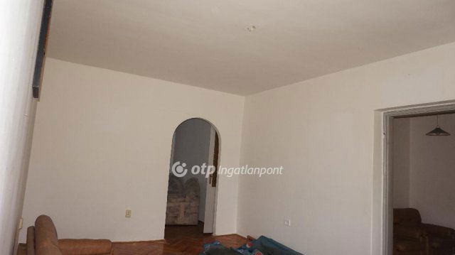 Eladó téglalakás, Gyöngyösön 49.5 M Ft, 2+1 szobás