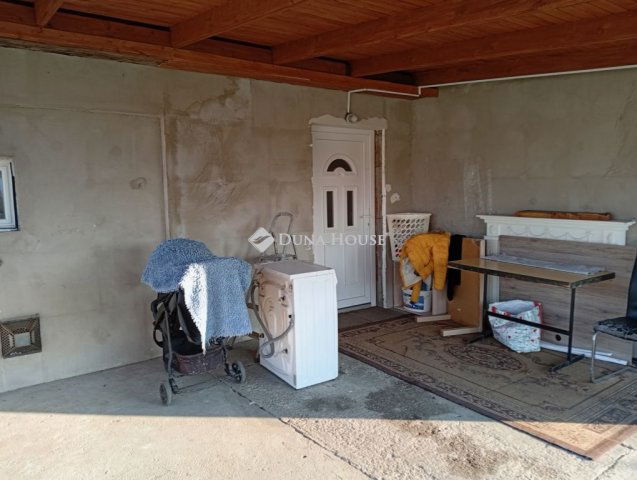 Eladó családi ház, Jászladányon 14 M Ft, 3 szobás