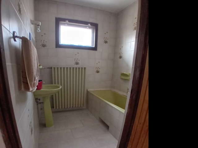 Eladó családi ház, Hévízen 76 M Ft, 5 szobás