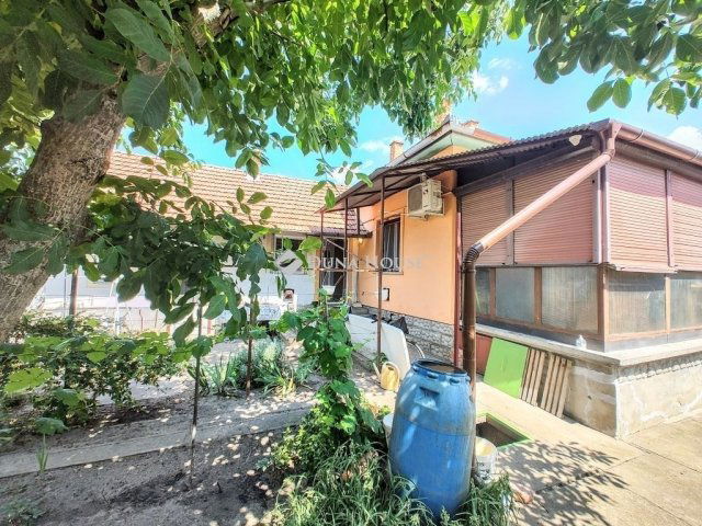 Eladó családi ház, Sándorfalván 65 M Ft, 4 szobás