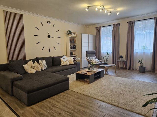 Eladó családi ház, Siklóson 99.9 M Ft, 4 szobás