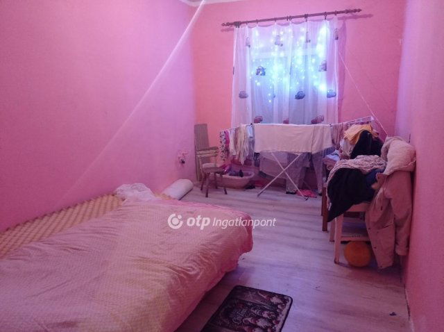 Eladó családi ház, Szolnokon 15.7 M Ft, 2 szobás