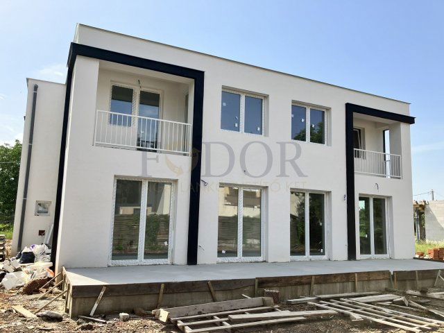Eladó ikerház, Budapesten, XVIII. kerületben 129.9 M Ft, 5 szobás