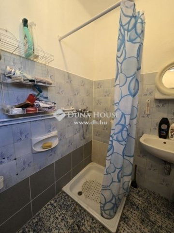 Eladó családi ház, Pécsett 26.9 M Ft, 3 szobás