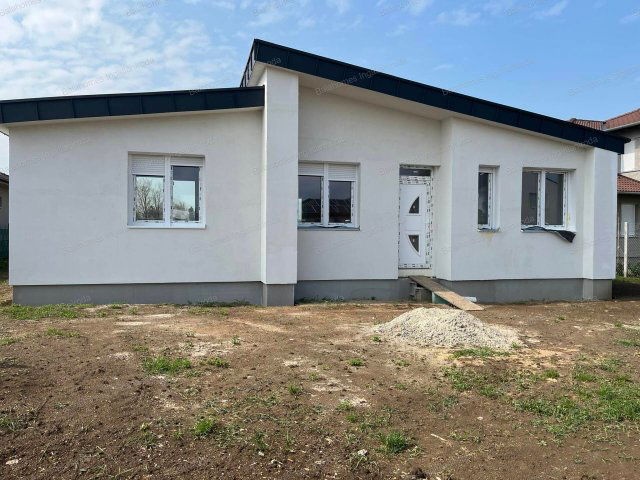 Eladó családi ház, Siófokon 90 M Ft, 4 szobás