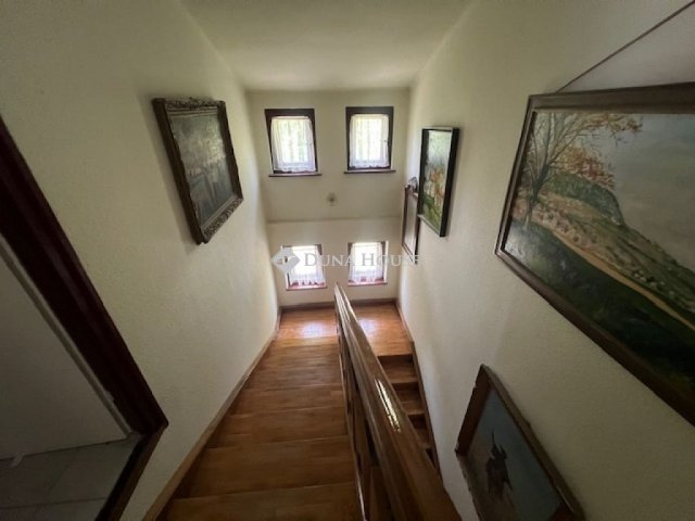 Eladó családi ház, Zsámbékon 139.9 M Ft, 6 szobás