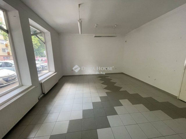 Eladó üzlethelyiség, Orosházán 45 M Ft / költözzbe.hu