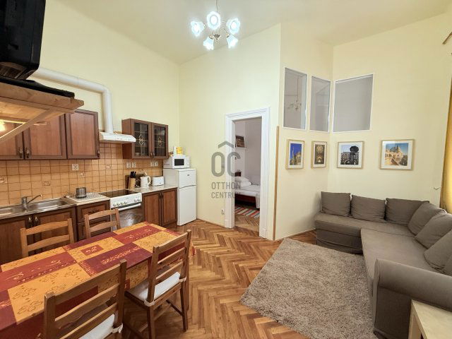 Eladó téglalakás, Budapesten, VII. kerületben, Rákóczi úton