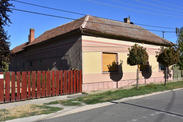Eladó családi ház, Törökszentmiklóson 29.9 M Ft, 6 szobás