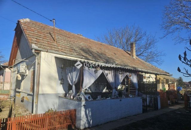 Eladó családi ház, Tápiószentmártonon 35 M Ft, 3 szobás