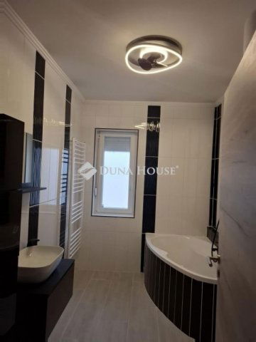 Eladó téglalakás, Szekszárdon 45.5 M Ft, 2 szobás