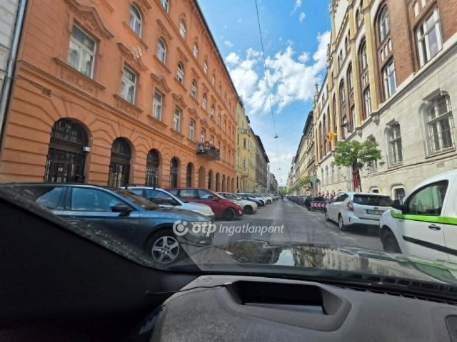 Eladó téglalakás, Budapesten, VI. kerületben 98 M Ft, 2 szobás