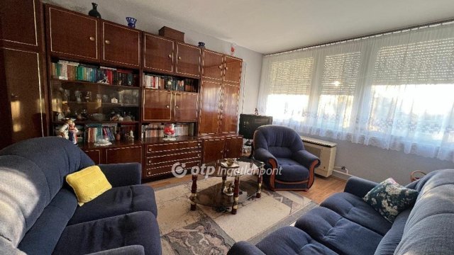 Eladó panellakás, Egerben 44.9 M Ft, 3 szobás