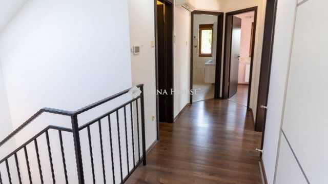 Eladó családi ház, Szentendrén 179 M Ft, 4 szobás