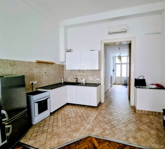 Eladó téglalakás, Budapesten, VI. kerületben 92.9 M Ft, 2 szobás