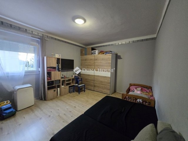 Eladó panellakás, Várpalotán 36.9 M Ft, 2 szobás