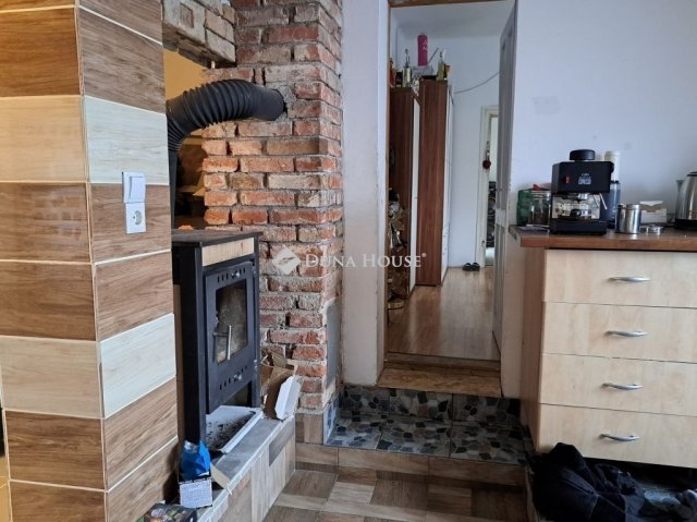 Eladó családi ház, Pencen 59.9 M Ft, 4 szobás