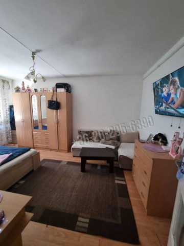 Eladó panellakás, Dunaújvárosban, Római körúton 22.5 M Ft