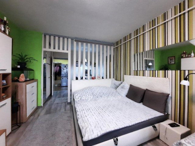 Eladó téglalakás, Siófokon 55.5 M Ft, 2 szobás