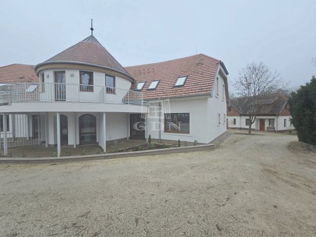 Eladó téglalakás, Zalacsányon 58.9 M Ft, 3 szobás