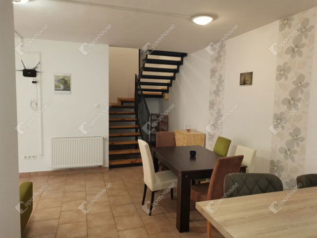Kiadó téglalakás, albérlet, Tatán 650 E Ft / hó, 4 szobás