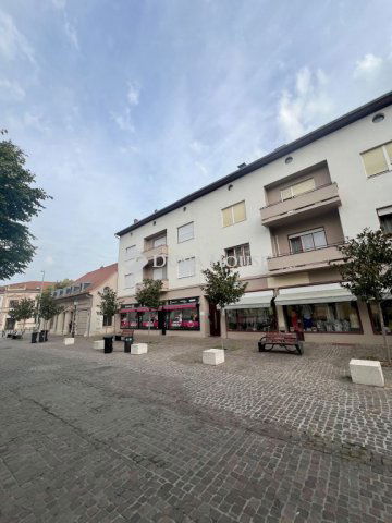 Kiadó téglalakás, albérlet, Pécsett, Ferencesek utcájában