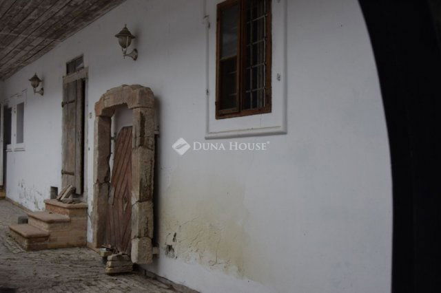 Eladó családi ház, Szentendrén 589 M Ft, 11 szobás