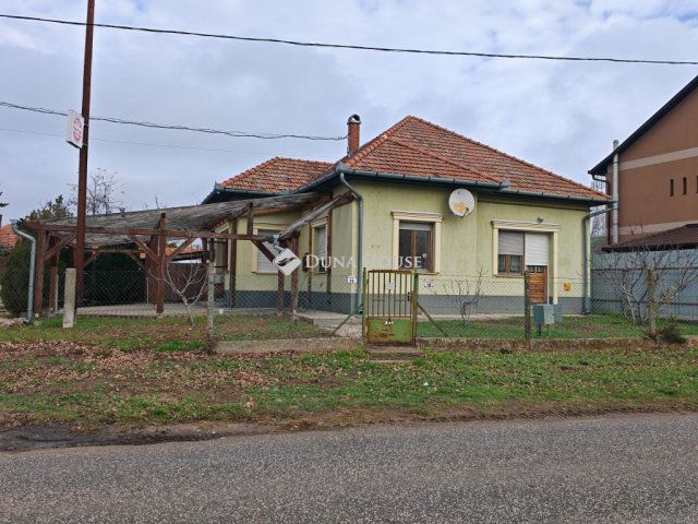 Eladó családi ház, Tiszajenőn 34.9 M Ft, 1+2 szobás