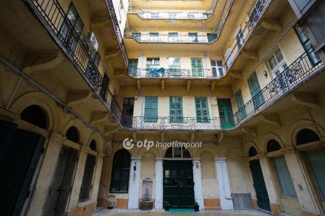 Eladó téglalakás, Budapesten, V. kerületben 94.9 M Ft, 2 szobás