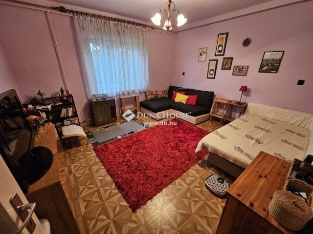 Eladó családi ház, Vecsésen 114.56 M Ft, 6 szobás