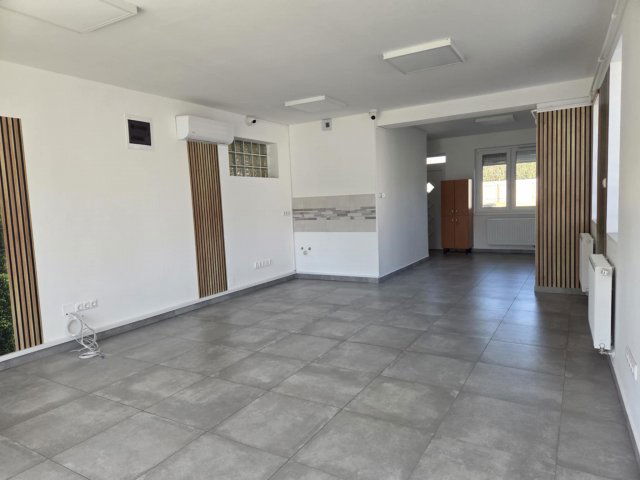 Kiadó üzlethelyiség, Orosházán 150 E Ft / hó