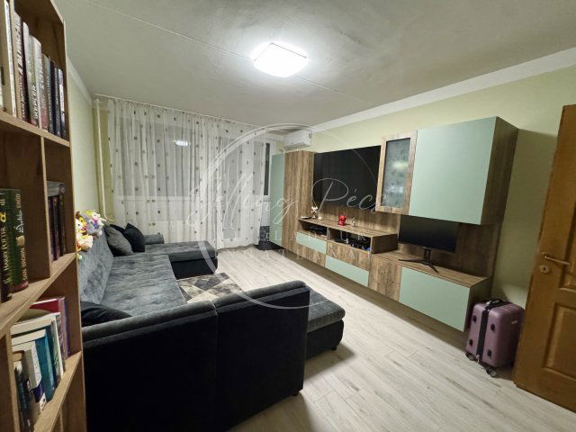 Eladó panellakás, Komlón, Nagyszántó utcában 31.9 M Ft