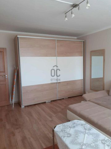 Kiadó panellakás, albérlet, Pakson 180 E Ft / hó, 2 szobás