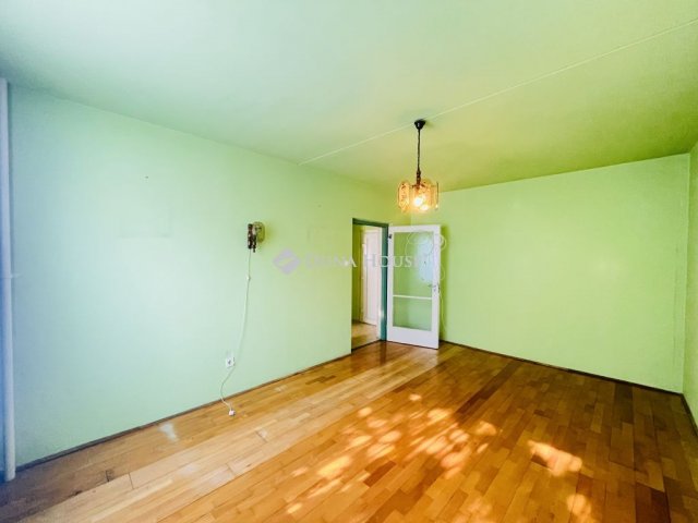 Eladó panellakás, Veszprémben 32.5 M Ft, 1 szobás