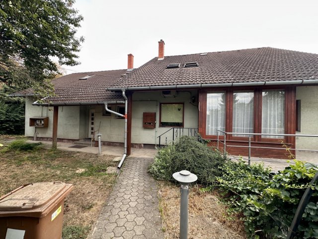 Eladó családi ház, Veszprémben, József Attila utcában 179 M Ft
