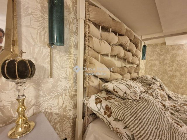 Eladó téglalakás, Siófokon 159 M Ft, 3 szobás