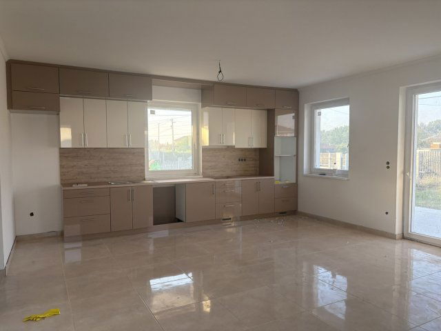 Eladó ikerház, Szigetcsépen 91.9 M Ft, 5 szobás