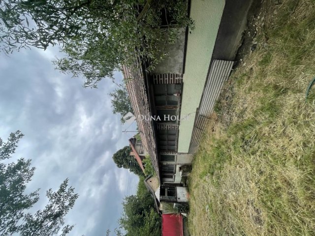 Eladó családi ház, Neszmélyen 21.5 M Ft, 1 szobás