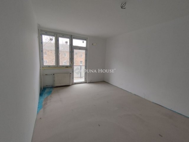 Eladó téglalakás, Tatabányán, Komáromi utcában 47.99 M Ft