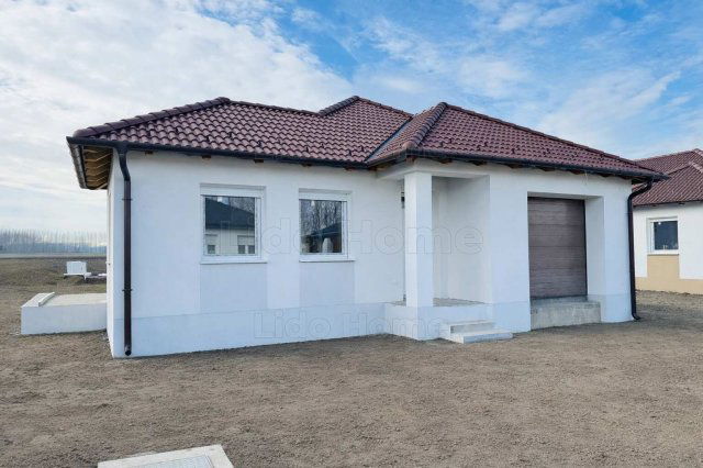 Eladó családi ház, Győrladaméren 115.999 M Ft, 4 szobás