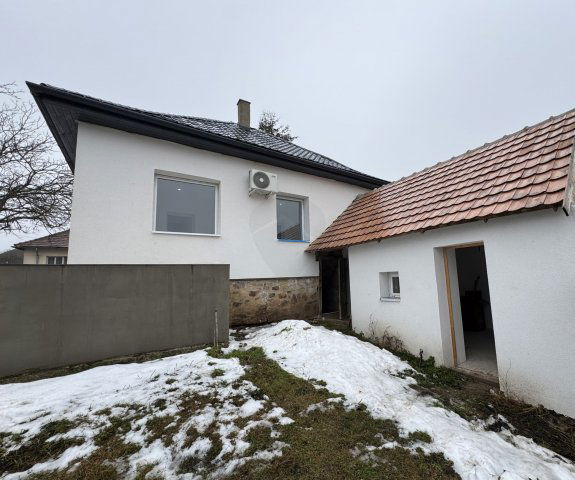 Eladó családi ház, Valkón 42 M Ft, 2 szobás