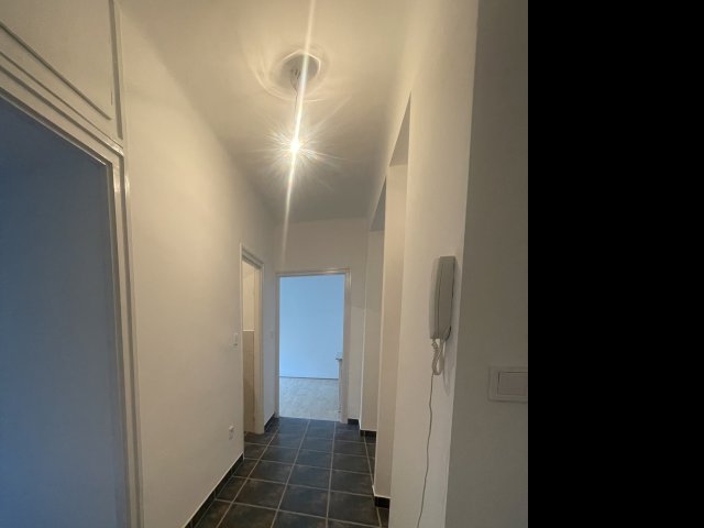 Eladó téglalakás, Komlón 24.5 M Ft, 1+1 szobás