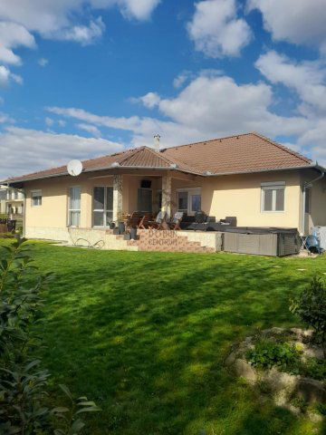 Kiadó családi ház, albérlet, Kápolnásnyéken 550 E Ft / hó