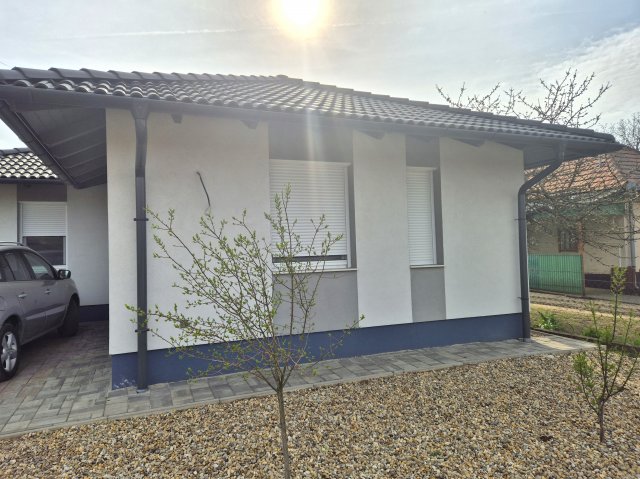 Eladó családi ház, Dánszentmiklóson 93 M Ft, 3 szobás