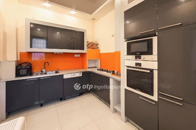 Eladó téglalakás, Budapesten, VIII. kerületben 65.5 M Ft